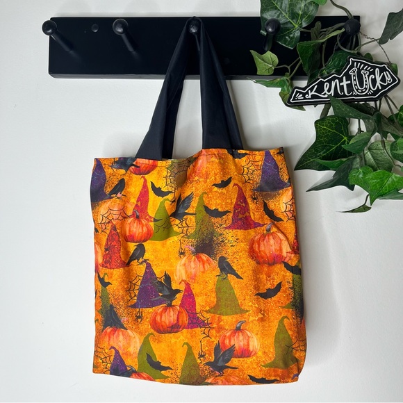 Handmade Witch Hats, Bats, Crows, Pumpkins Print Halloween Tote - Picture 1 of 8